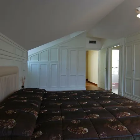 דירה Penthouse Como Lake View לאליו